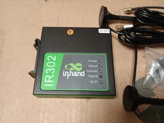 Lot 145: INHAND IR302 INDUSTRIAL CELLULAR ROUTER WITH 2 ANTENNAS ...