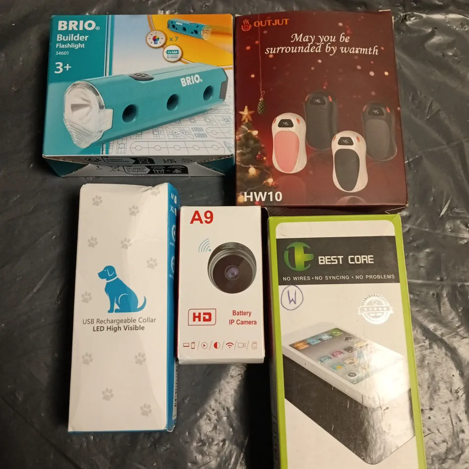 APPROXIMATELY 10 ASSORTED ELECTRICAL PRODUCTS TO INCLUDE HAND WARMERS, BUILDER FLASHLIGHT, IP BATTERY CAMERA ETC