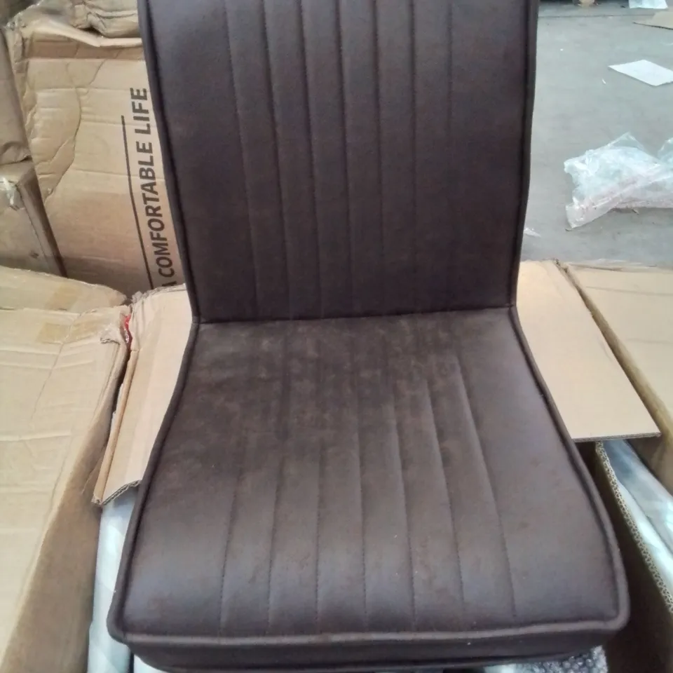 A BOXED SET OF 4 FAUX LEATHER UPHOLSTERED DINING CHAIRS (1 BOX)