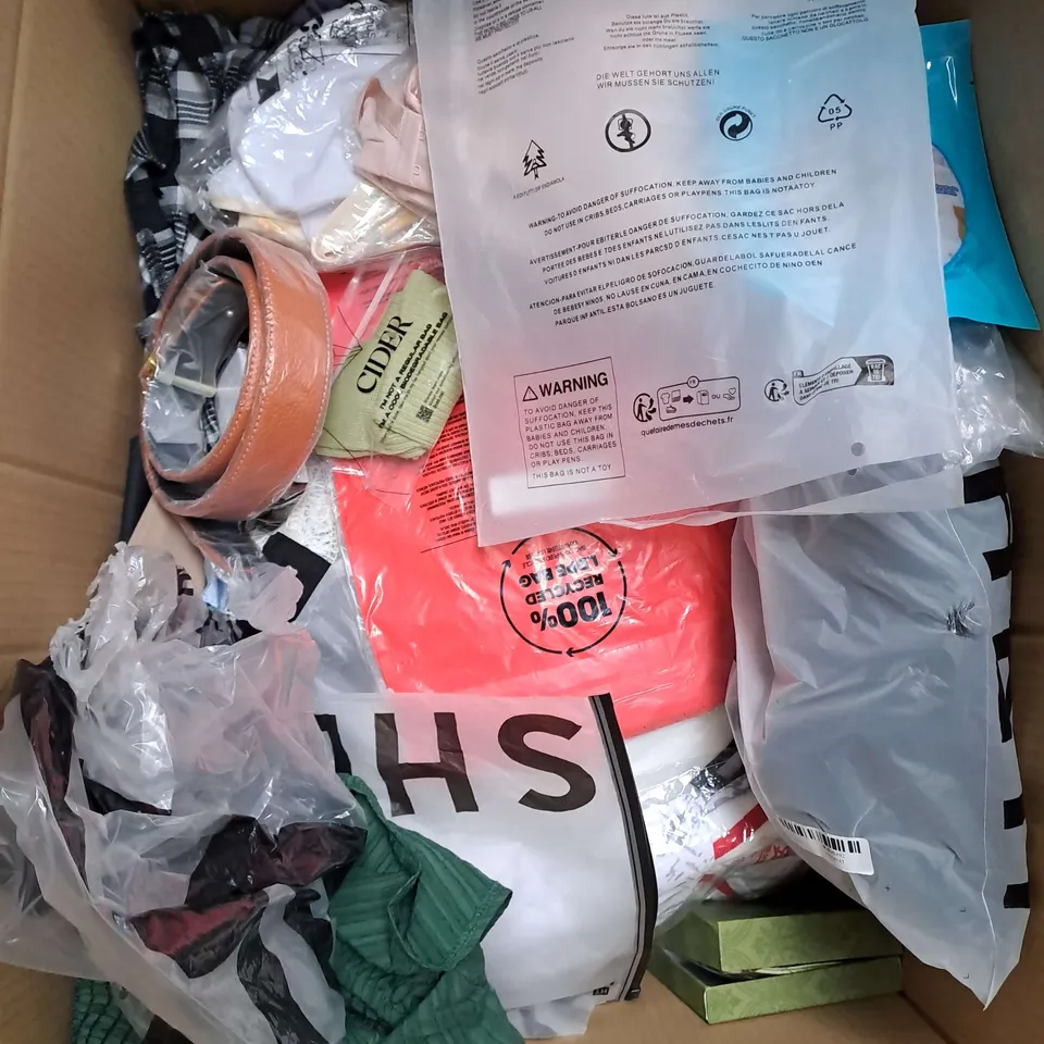 BOX OF APPROXIMATELY 25 ASSORTED CLOTHING ITEMS TO INCLUDE - JEANS, TROUSERS, DRESSES ETC