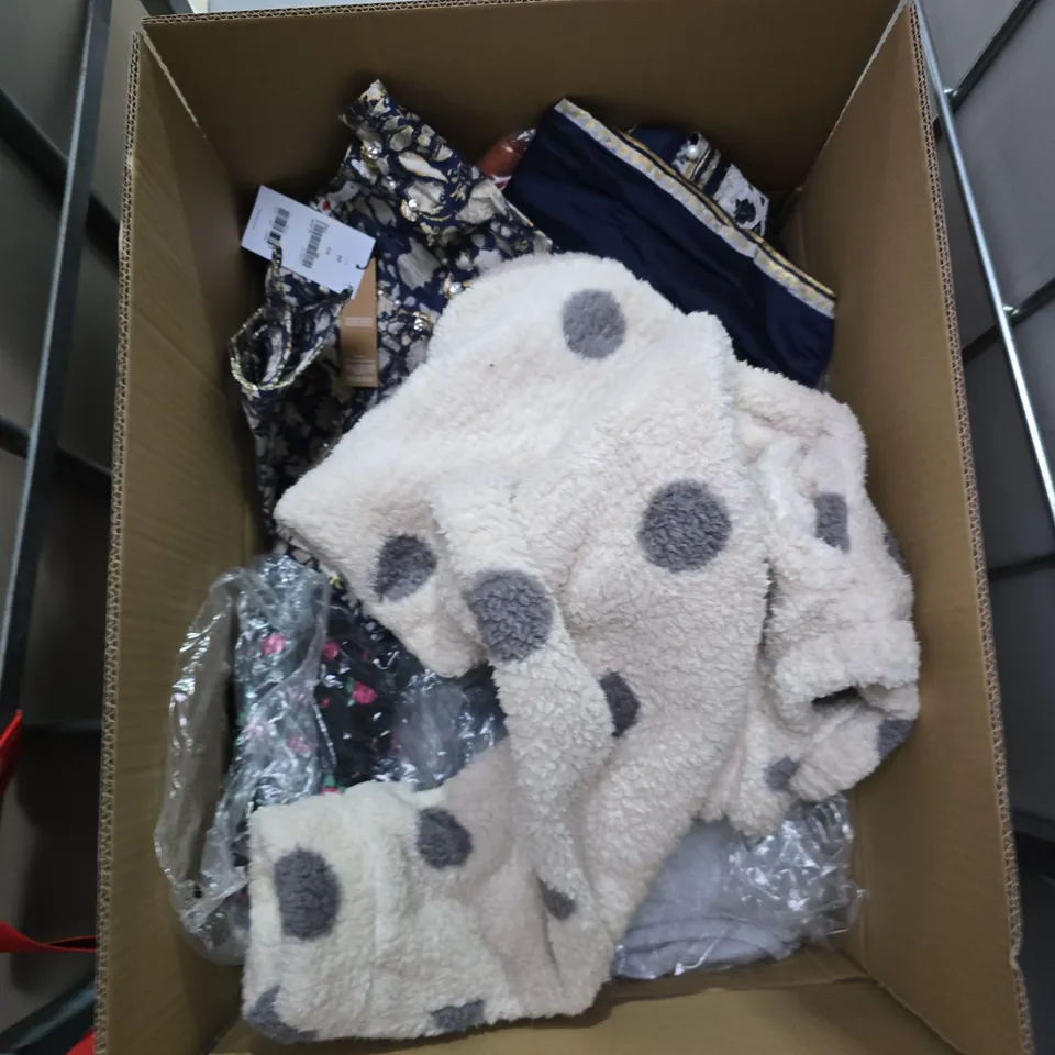 BOX OF APPROXIMATELY 25 CLOTHING ITEMS INCLUDING: BLUE JEANS, STRIPED SHIRT AND PINK POLKA DOT NIGHTWEAR