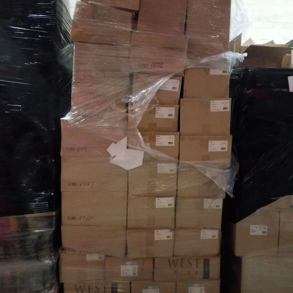 PALLET CONTAINING LARGE QUANTITY OF ASSORTED GREETINGS CARDS