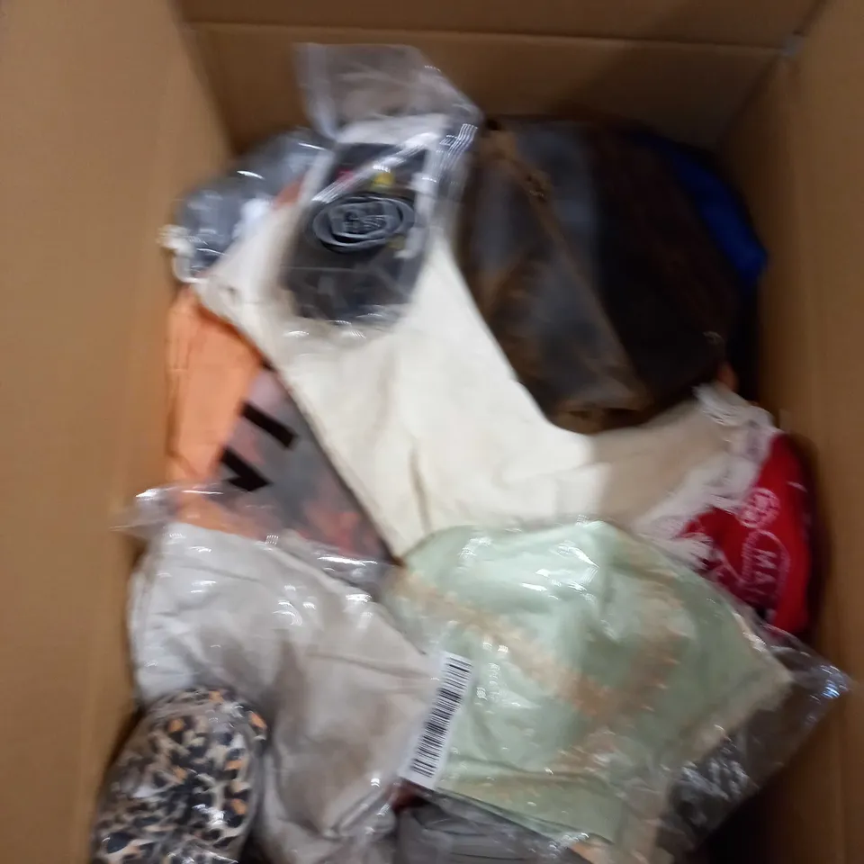 BOX OF APPROX 35 ASSORTED CLOTHING ITEMS TO INCLUDE - DRESSES, T-SHIRTS AND TROUSERS