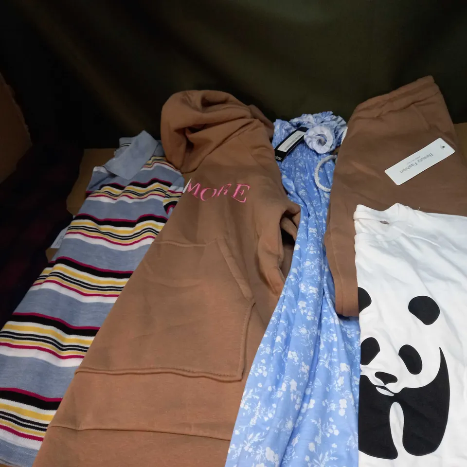 LOT OF APPROX 25 ASSORTED CLOTHING ITEMS VARYING IN SIZE/COLOUR/STYLE TO INCLUDE: TROUSERS, TOPS, DRESSES