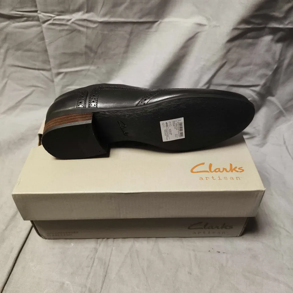 CLARKS HAMBLE OAK BLACK LEATHER SHOES - 5.5