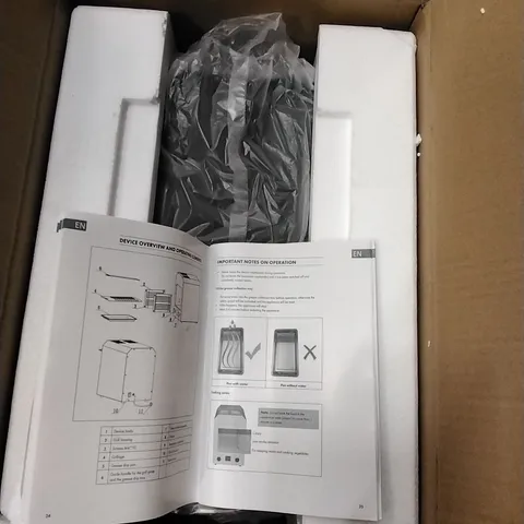 PALLET OF HOUSEHOLD ITEMS TO INCLUDE MEGA FORTS,RETRACTABLE SAFETY GATE, HIGH TEMPERATURE GRILL,THERMOELECTRIC COOLER AND WARMER AND OTHER ASSORTED...