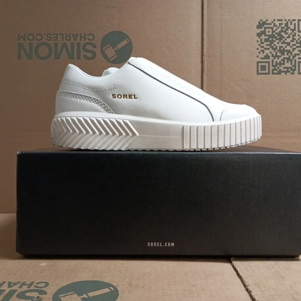 BOXED PAIR OF SOREL ONA AVE SLIP-ON TRAINERS IN WHITE SIZE UK 7