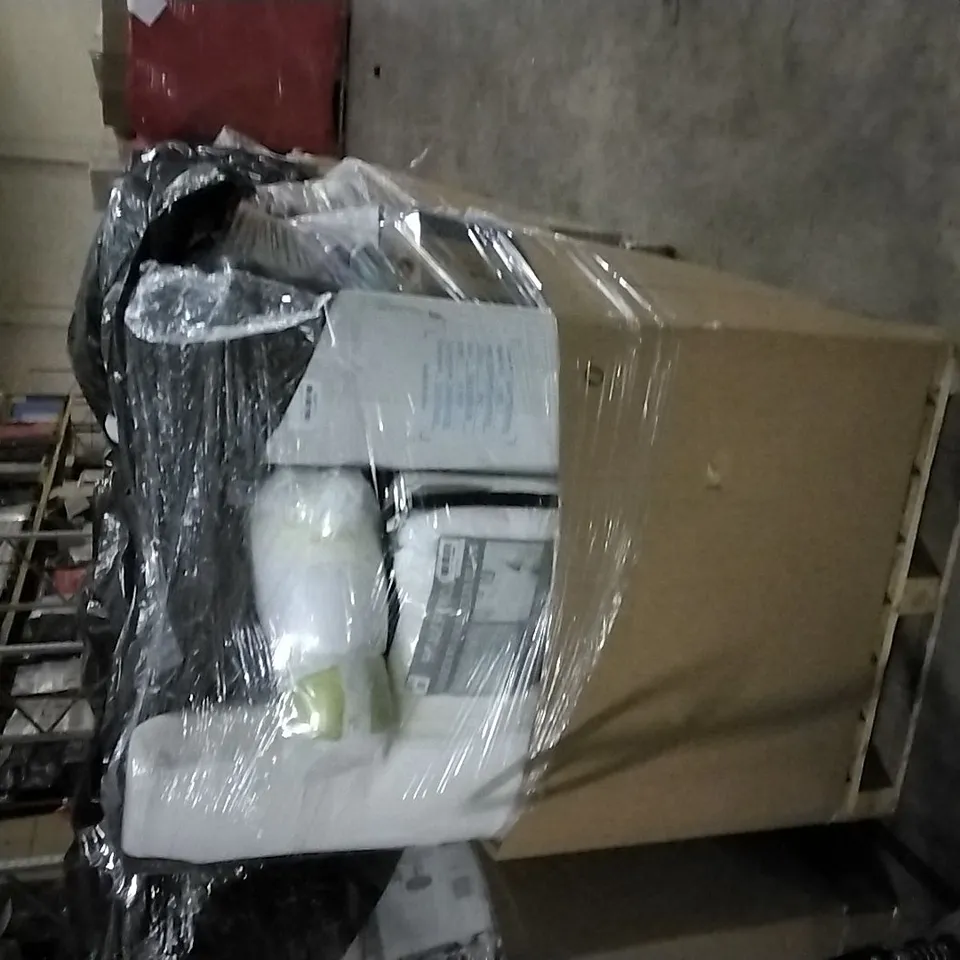 PALLET OF ASSORTED ITEMS INCLUDING YOURFACEPILLOW, RECCI BEDDING, NEWENTOR, NOFFA PILLOW, GOOSE DOWN AND FEATHER PILLOW