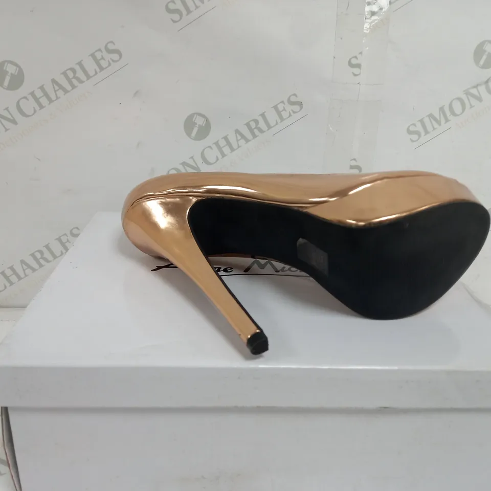 APPROXIMATELY 12 BOXED PAIR OF ANNE MICHELLE OPEN TOE HIGH HEELED PLATFORM SHOES IN ROSE GOLD TO INCLUDE SIZES 3, 5, 6, 7 