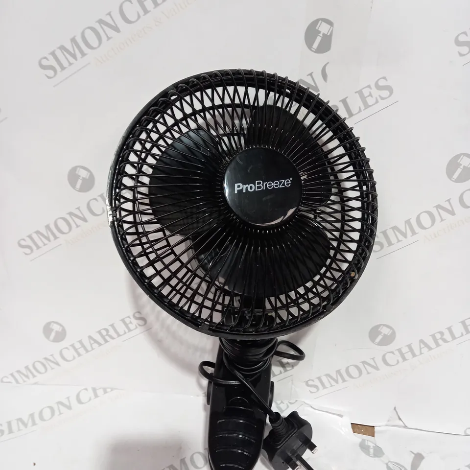 CLIP ABLE PORTABLE FAN WITH WIRE 