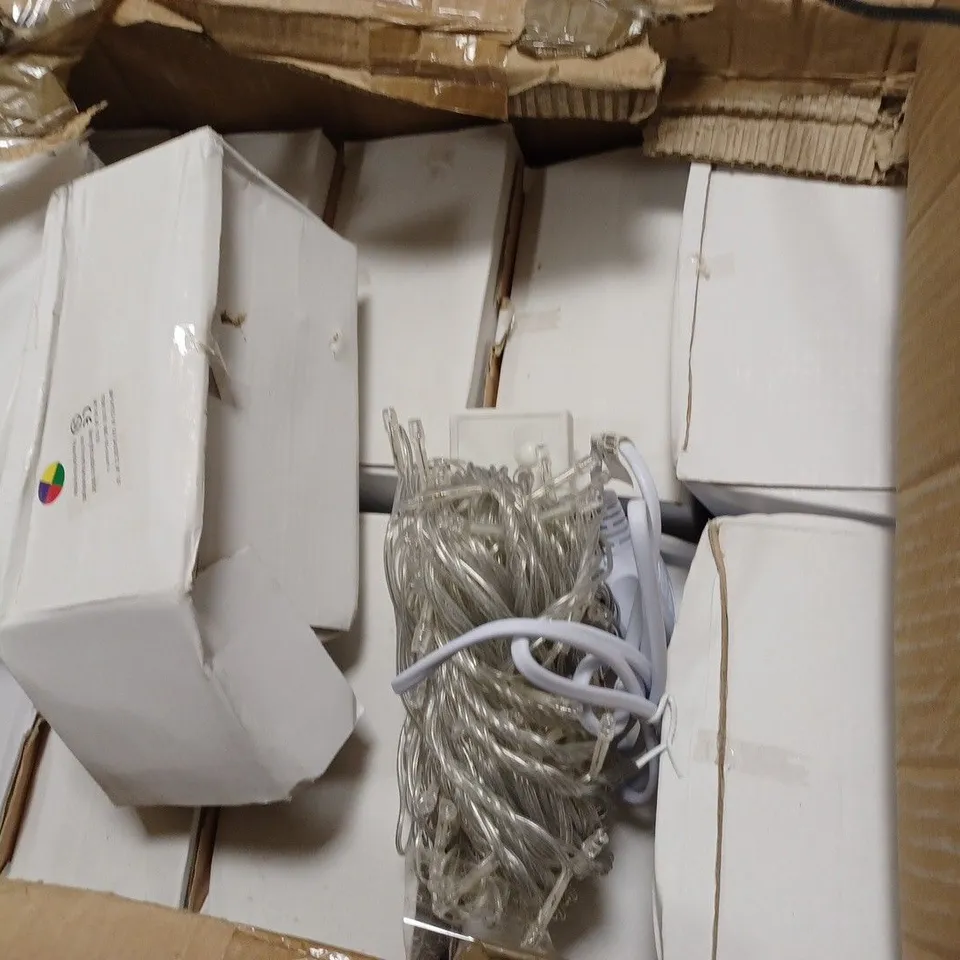 APPROXIMATELY 80 BOXES OF SMALL XMAS STRING LIGHTS IN BLUE