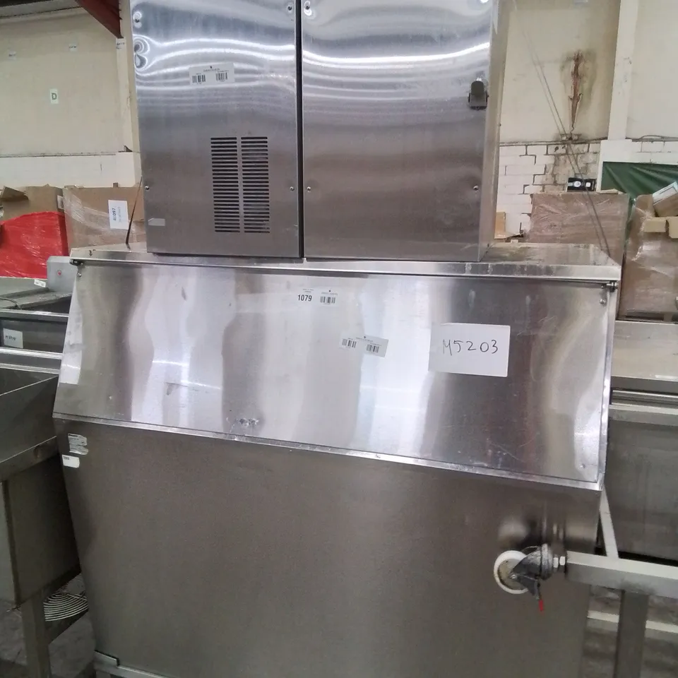 FOLLETTS COMPACT ICE MACHINE & STORAGE HOPPER Model WCF712-A