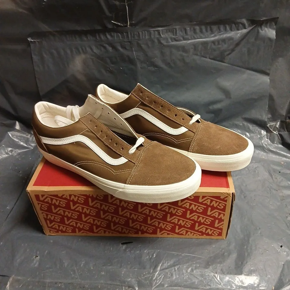 VANS BROWN SUEDE SNEAKERS WITH WHITE SIDESTRIPE – MEN'S 10.5