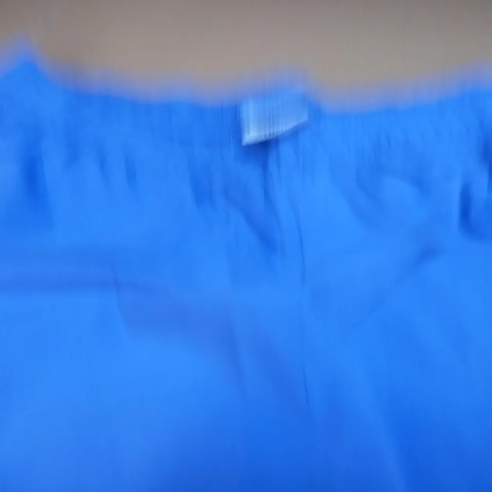 GYMSHARK SPORTY SHORTS IN BLUE - M