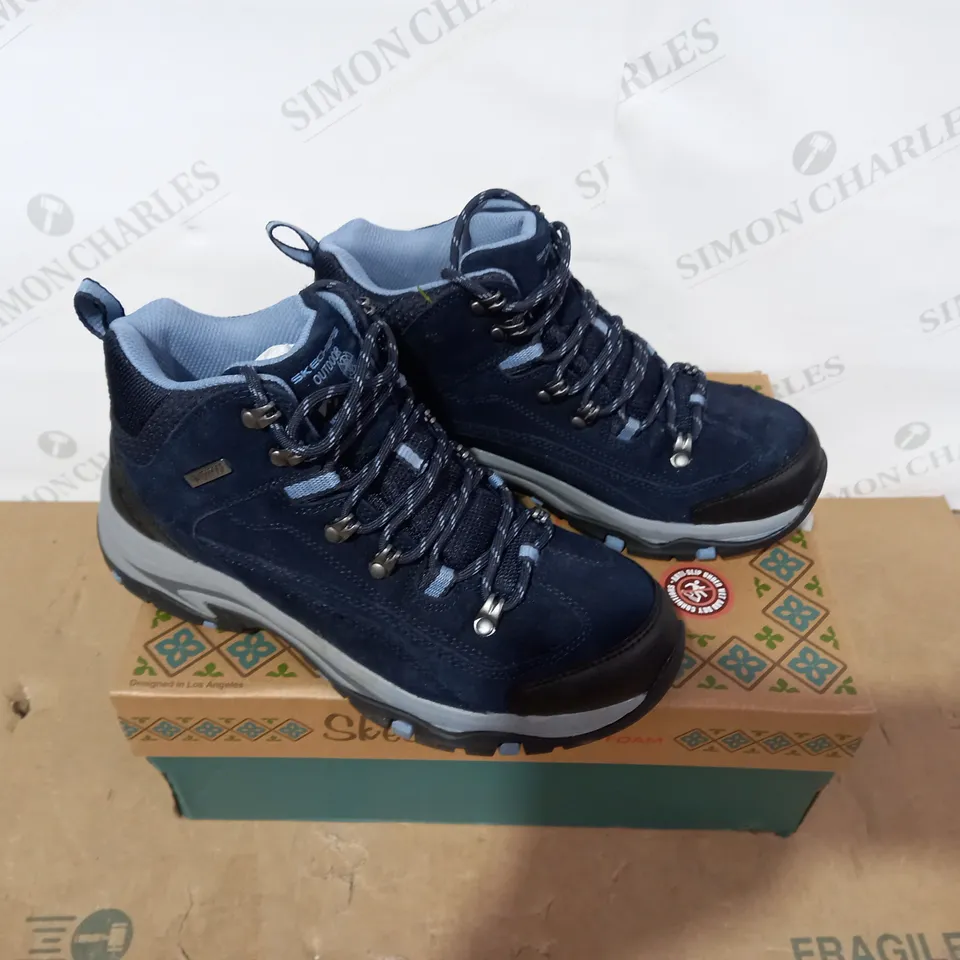 BOXED PAIR OF SKECHERS NAVY BOOTS - SIZE 6