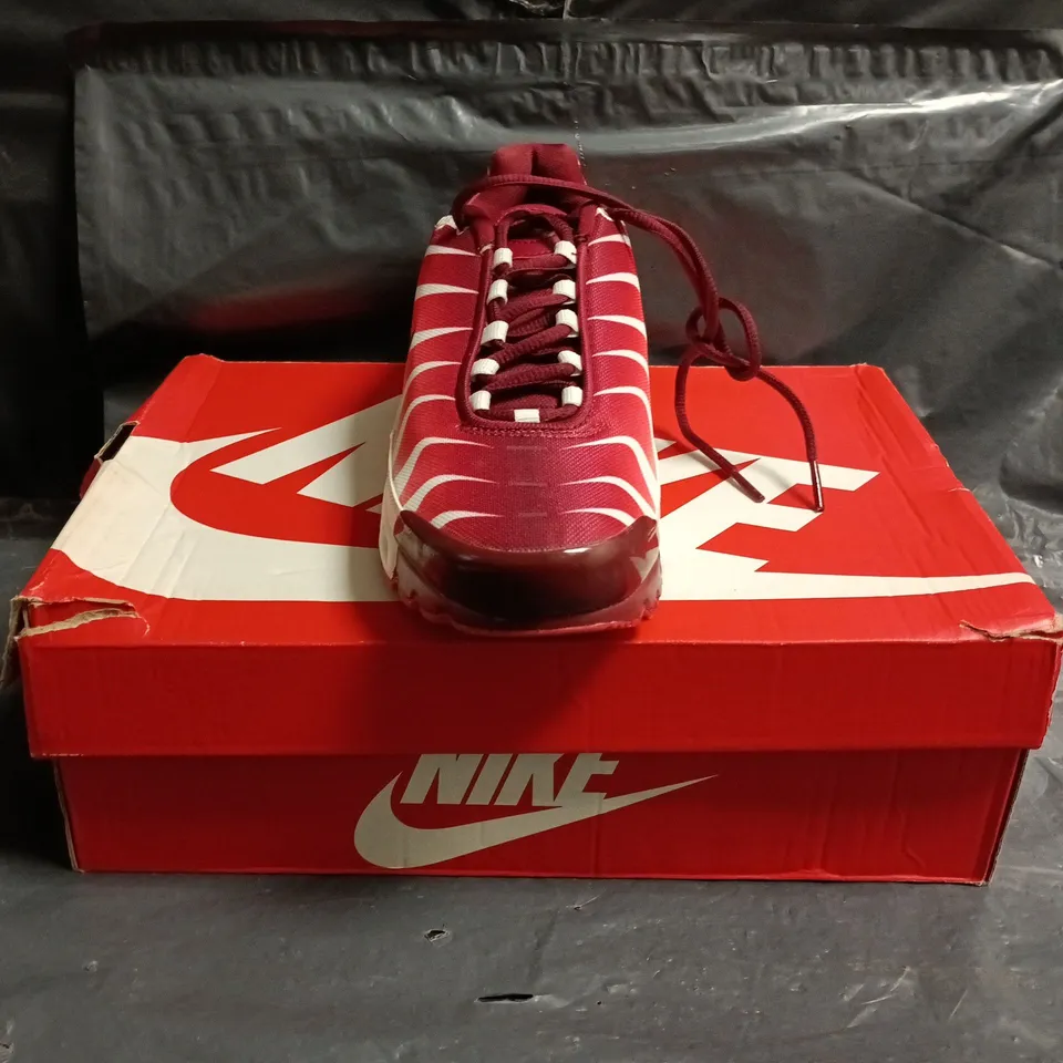 BOXED PAIR OF NIKE TN AIR TRAINERS IN RED/WHITE SIZE UK 6.5