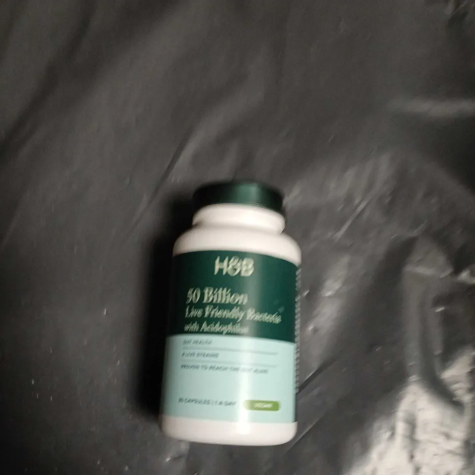 APPROXIMATELY 14 ASSORTED VITAMINS AND SUPPLEMENTS INCLUDING NUTRITION GEEKS VITAMIN EXTRACT , LIVE FRIENDLY BACTERIA AND SUPER SHROOMS FOR KIDS AGE 6-11 