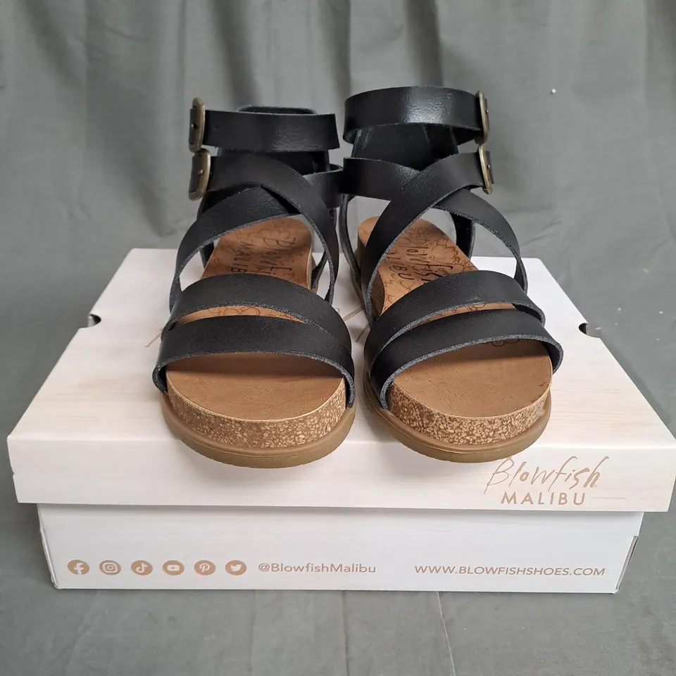 BOXED PAIR OF BLOWFISH MALIBU BLACK SANDALS SIZE 4 