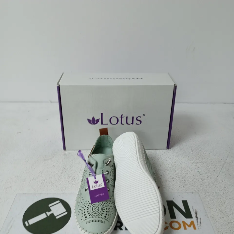 LOTUS LEATHER WOMEN'S SHOES – GREEN WITH PURPLE LACES - EUR 37