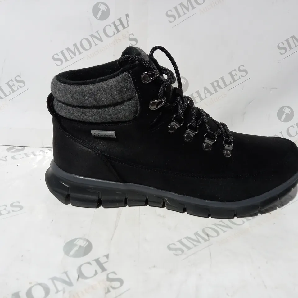 BOXED PAIR OF SKECHERS SYNERGY WARM TECH BOOTS IN BLACK UK SIZE 8