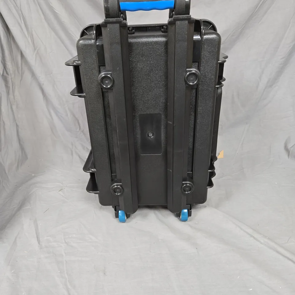 KIEI PLASTIC CARRY CASE ON WHEELS. BLACK