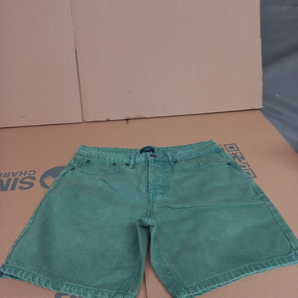 BOOHOOMAN SHORTS – GREEN, UK 32