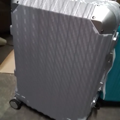 LUGG TRAVEL SUITCASE 