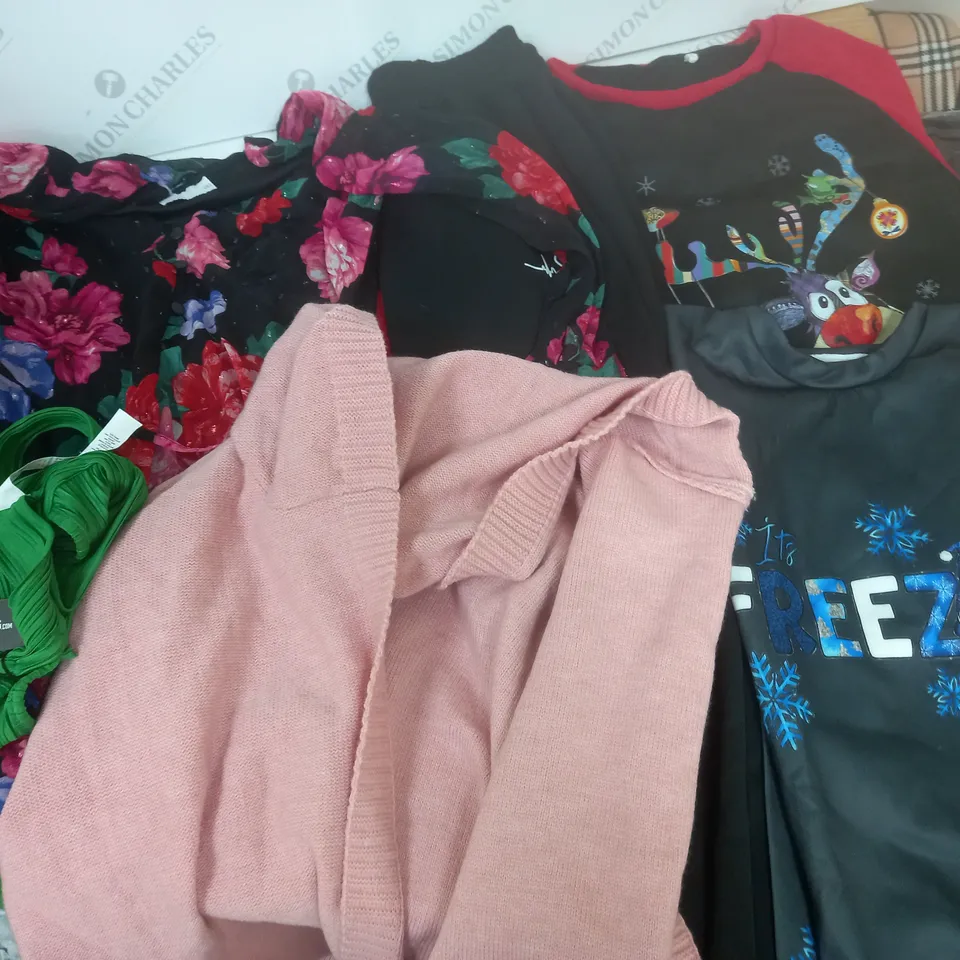 LARGE QUANTITY OF ASSORTED CLOTHING ITEMS TO INCLUDE ASOS AND PRETTYLITTETHING