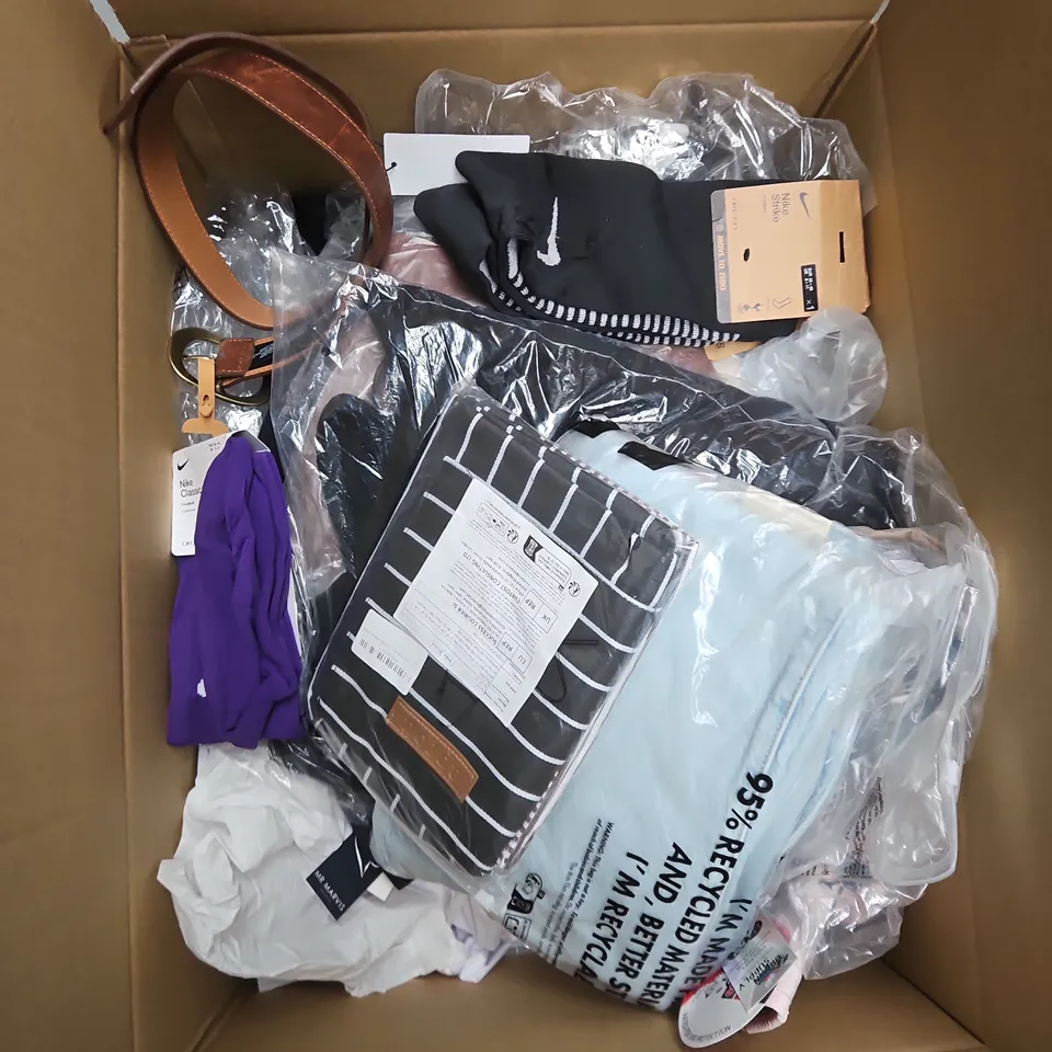 APPROXIMATELY 20 ASSORTED CLOTHING ITEMS IN VARIOUS SIZES, STYLES AND COLOURS
