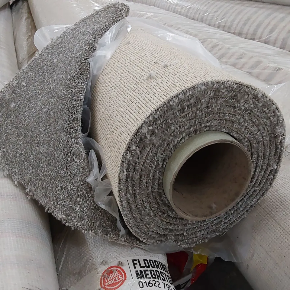 ROLL OF QUALITY APOLLO PLUS STEPPING STONE GREY CARPET // SIZE: APPROXIMATELY 4 X 4.5m