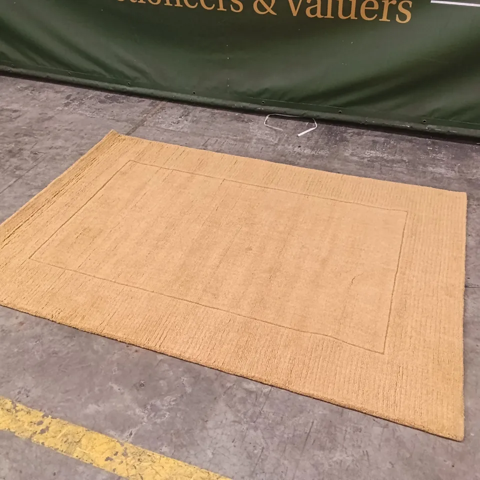 QUALITY DESIGNER AREA RUG - APPROXIMATELY 203CM X 140CM