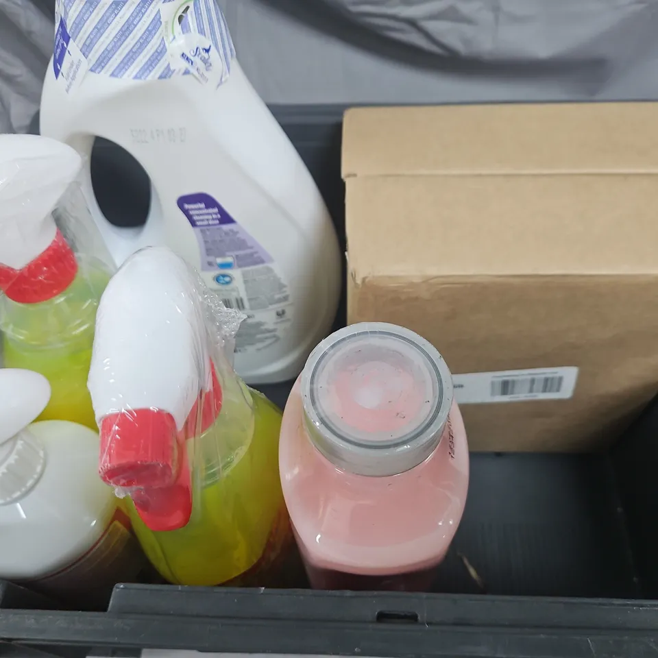 APPROXIMATELY 10 ASSORTED HOUSEHOLD ITEMS TO INCLUDE ALL PURPOSE CLEANER, FABRIC SOFTENER, LAUNDRY DETERGENT, ETC - COLLECTION ONLY