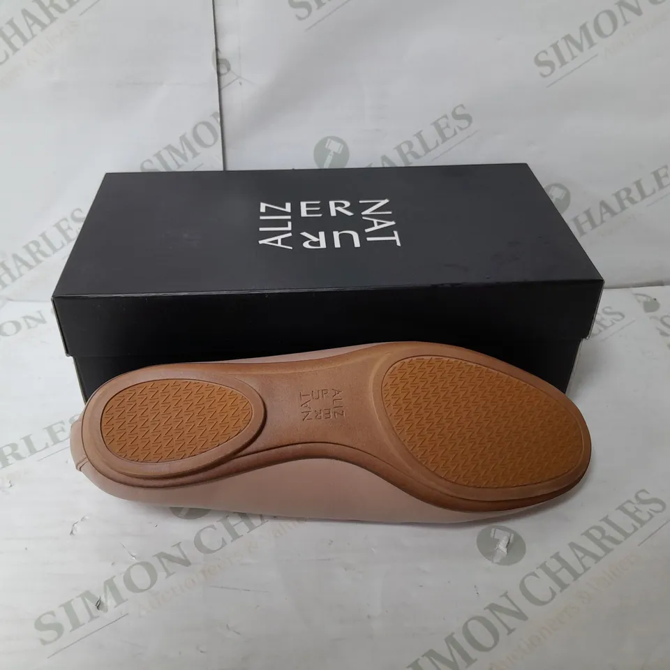 NATURALIZER LEATHER BALLET FLAT SHOE IN TAN PINK SIZE 6
