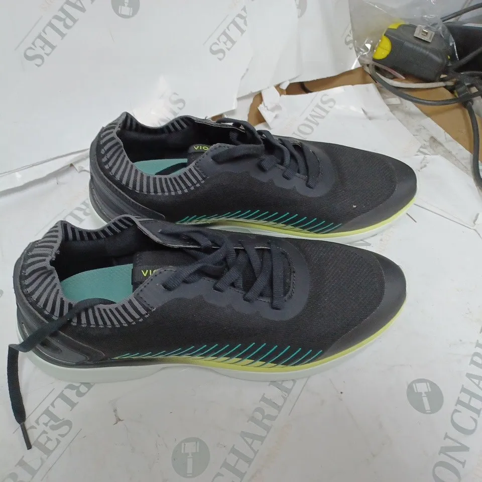 VIONIC TRAINERS SIZE 7