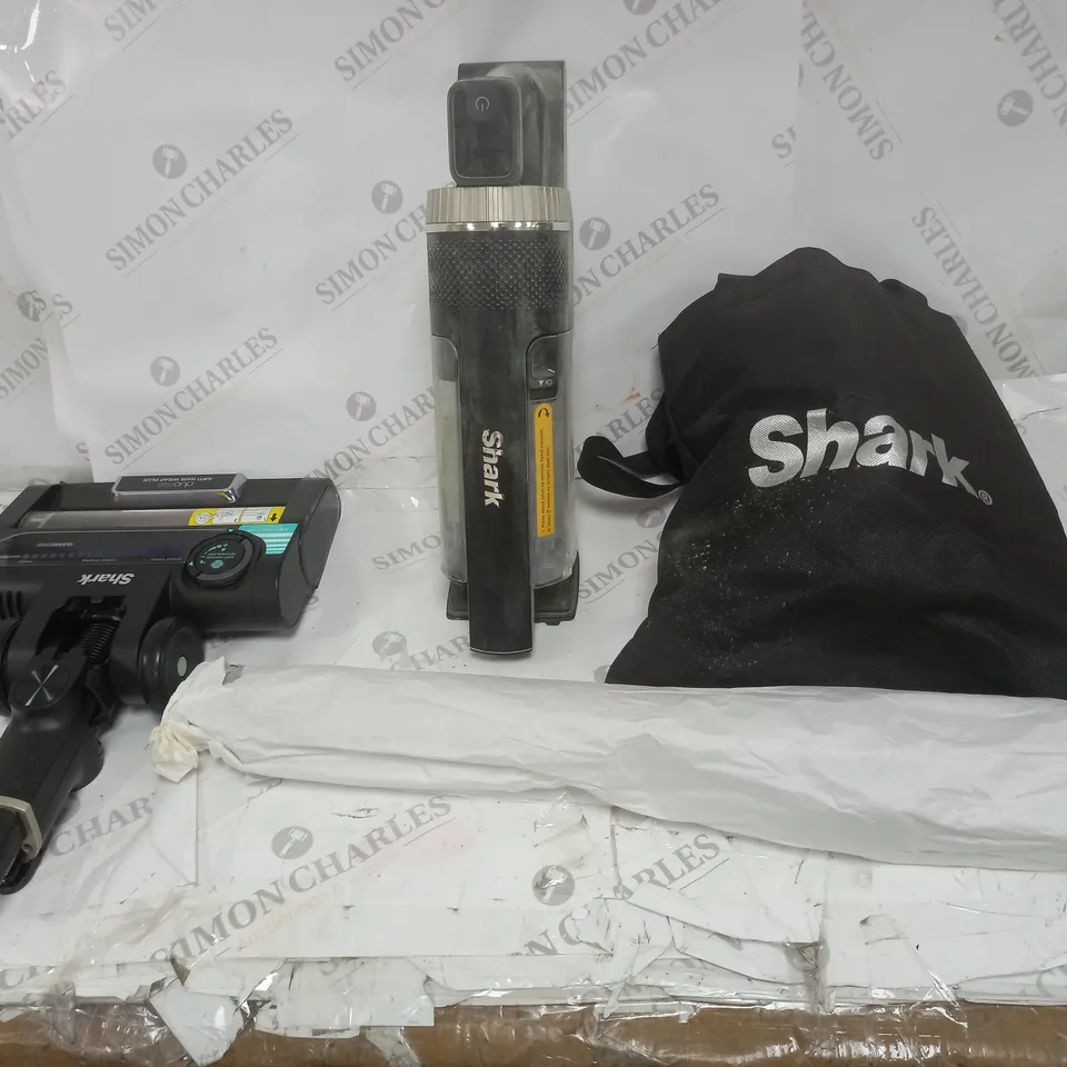 BOXED SHARK STRATOS CORDLESS VACUUM IZ400UKT