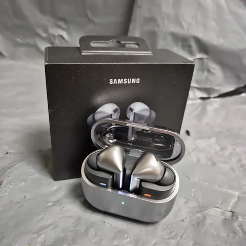 SAMSUNG GALAXY BUDS3 PRO WIRELESS BLUETOOTH NOISE-CANCELLING EARBUDS - SILVER