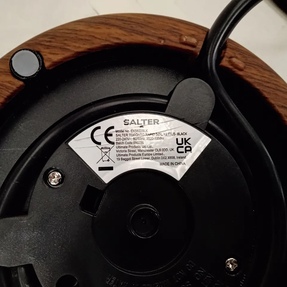 SALTER ELECTRIC KETTLE EK5822BLK – BLACK WITH WOOD EFFECT HANDLE - UNBOXED