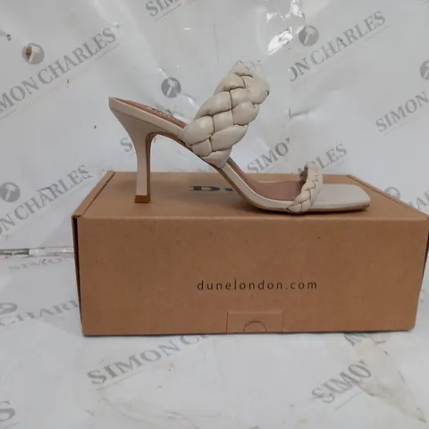 BOXED PAIR OF DUNE LONDON ECRU LEATHER PLAITED MID HEEL MULE IN SIZE 7