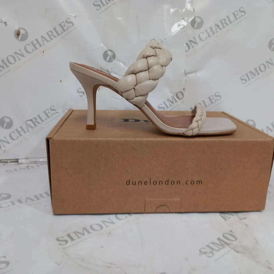 BOXED PAIR OF DUNE LONDON ECRU LEATHER PLAITED MID HEEL MULE IN SIZE 7