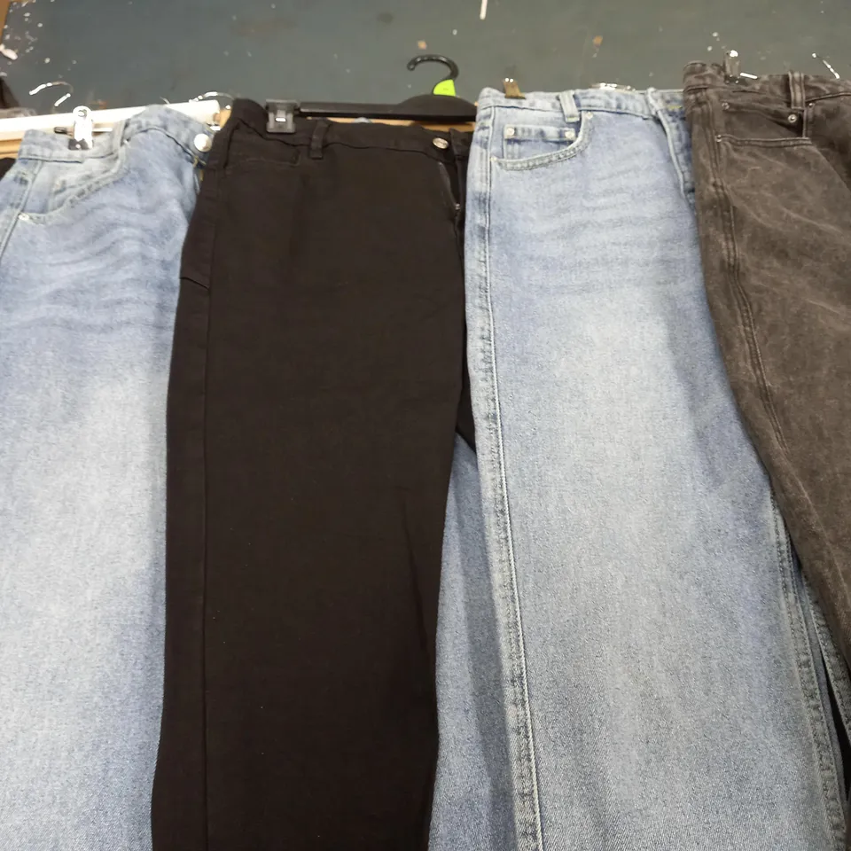 5 PAIRS OF FIRETRAP JEANS IN VARIOUS COLOURS/SIZES TO INCLUDE JET BLACK, WASHED LIGHT BLUE, CHARCOAL BLACK, ETC