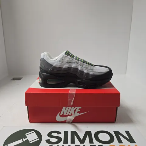 BOXED PAIR OF NIKE AIR MAX 95'S SIZE UK 3