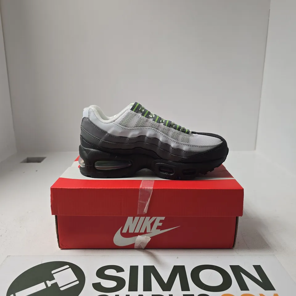 BOXED PAIR OF NIKE AIR MAX 95'S SIZE UK 3