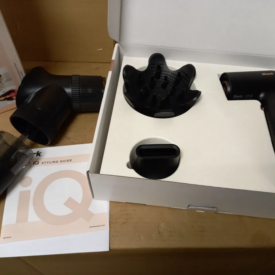 SHARK STYLE IQ IONIC HAIR DRYER & STYLER W/ ACCESSORIES HD110UKQ
