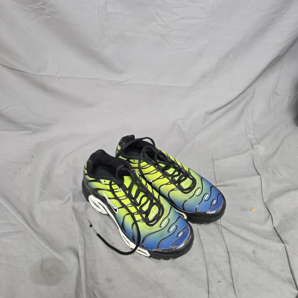 NIKE TNS – UK 5 (US 5.5Y)