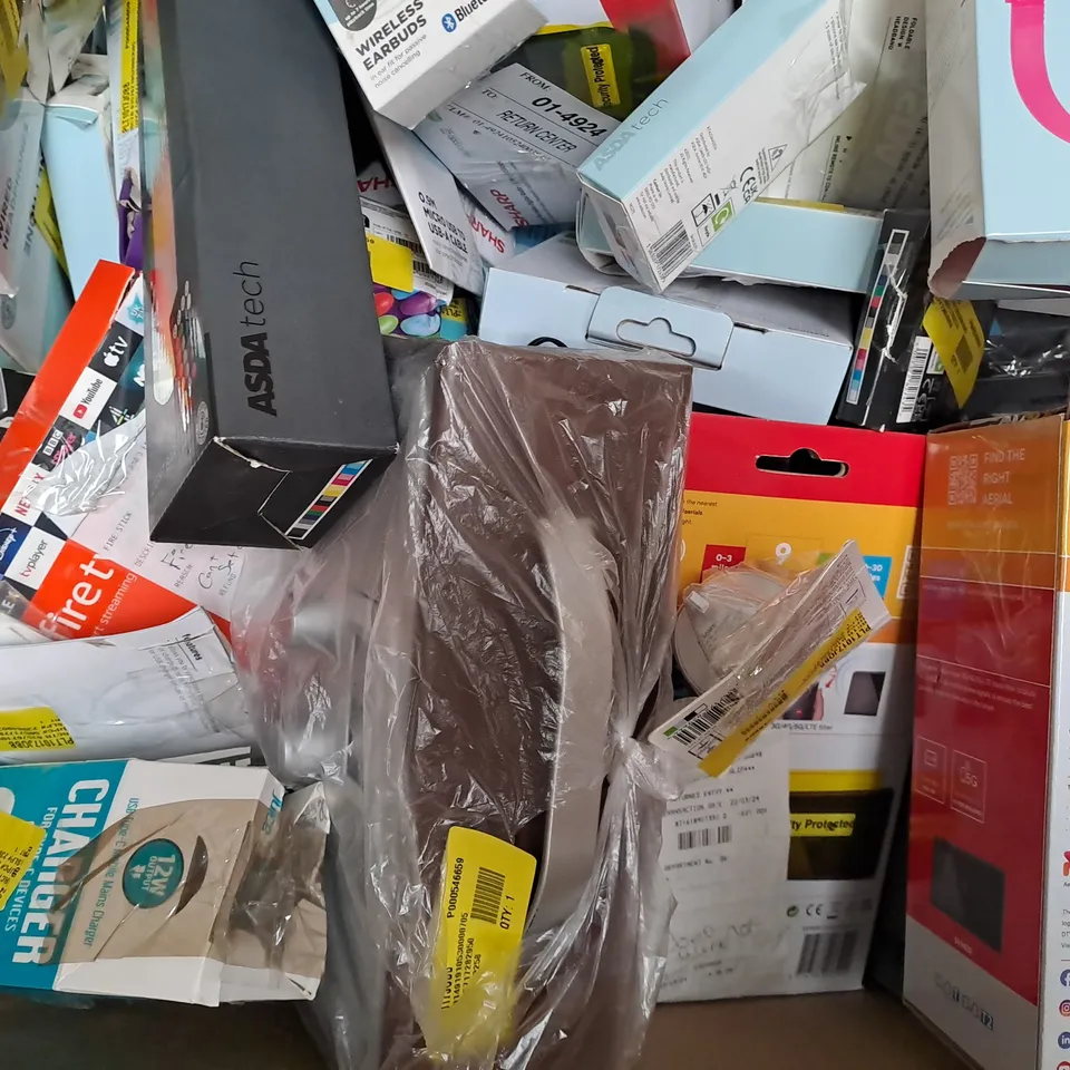 BOX OF APPROXIMATELY 50 ASSORTED ELECTRICAL ITEMS TO INCLUDE TRUE WIRELESS EARBUDS, LED MOOD LIGHT, POWER BANK, ETC