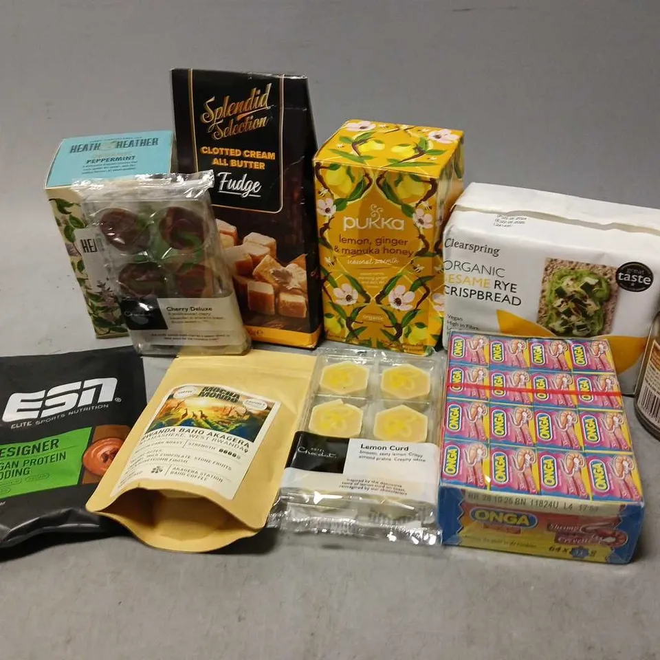 APPROXIMATELY 16 ASSORTED FOOD PRODUCTS TO INCLUDE SPLENDID SELECTION CLOTTED CREAM ALL BUTTER FUDGE (150g), ESN VEGAN PROTEIN PUDDING (30g), HEATH & HEATHER ORGANIC PEPPERMINT TEA (20 BAGS), ETC