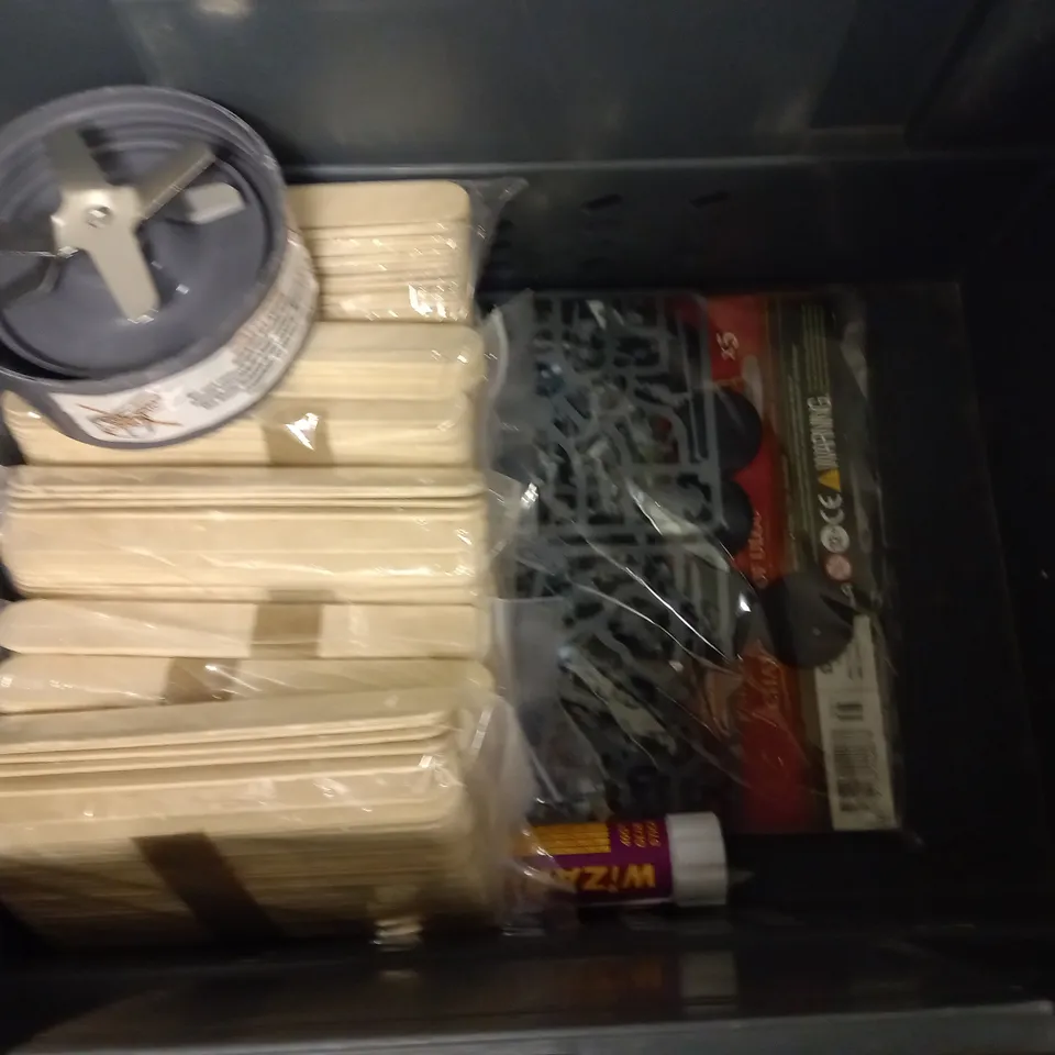 LOT OF ASSORTED HOUSEHOLD ITEMS TO INCLUDE PLANT LABELS, HANDMADE CANDLES, DECORATORS CAULK AND WOODEN STICKS