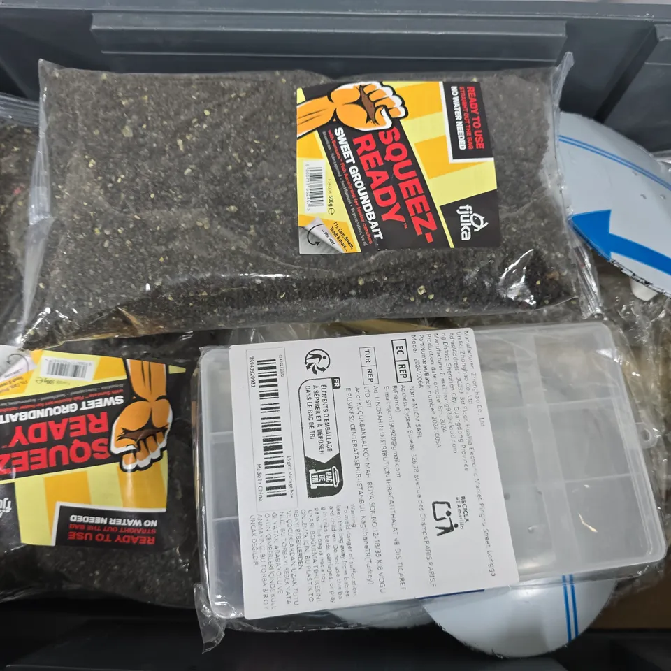 APPROXIMATELY 8 ASSORTED HOUSEHOLD ITEMS TO INCLUDE LINT REMOVER, PAINT ROLLER, GROUNDBAIT, ETC