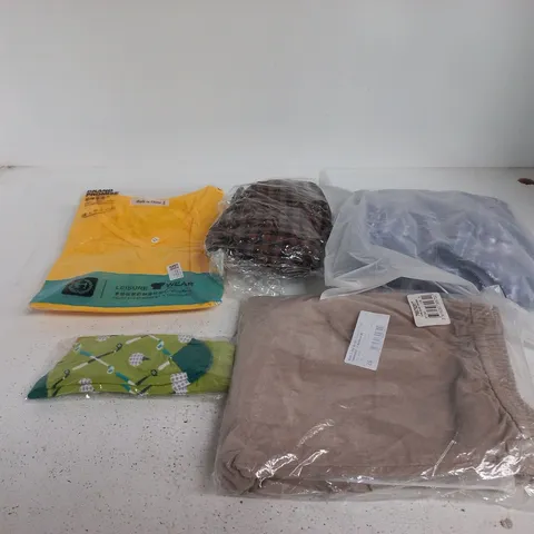 BOX OF APPROXIMATELY 25 ASSORTED CLOTHING ITEMS OF VARIOUS SIZES AND STYLES