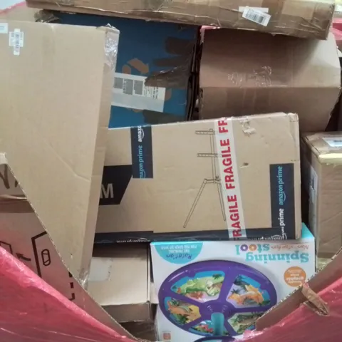 PALLET CONTAINING VARIOUS ASSORTED BOXED HOUSEHOLD ITEMS TO INCLUDE: PLAYPEN, KIDS SIT AND SPIN, SLEEPING BAG AND LOTS MORE UNMARKED BOXED ITEMS